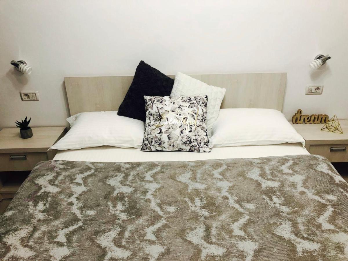 Abby Appartement Câmpulung Moldovenesc Buitenkant foto